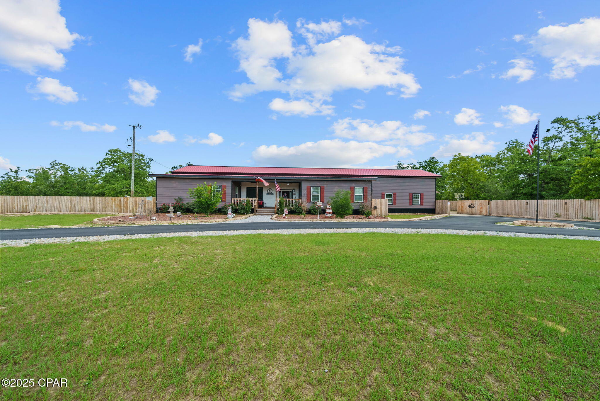 Property Photo: 2612 NW County Road 274 FL 32438