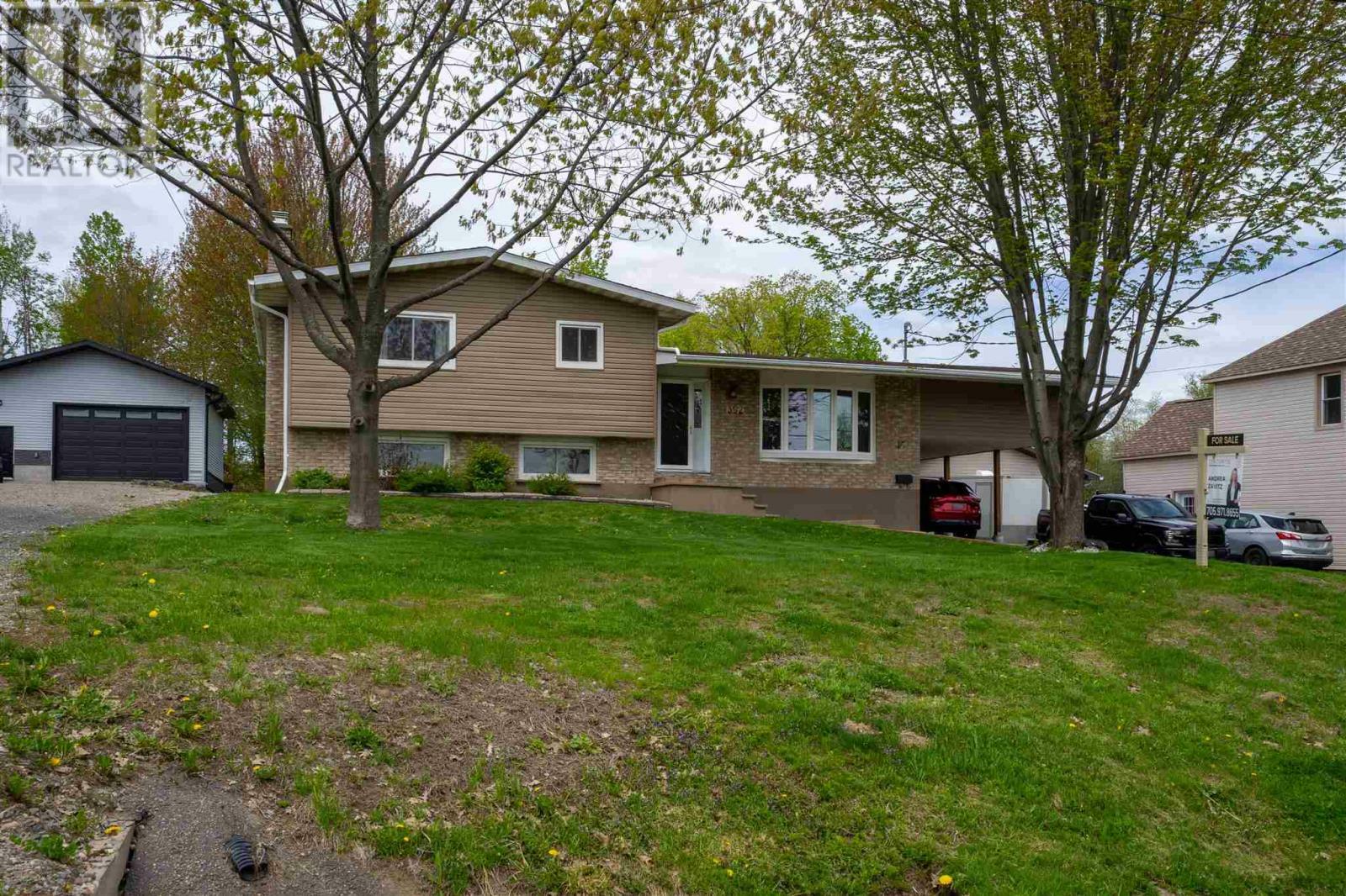 Photo de la propriété: 392 Old Garden River Rd ON P6A 5A8