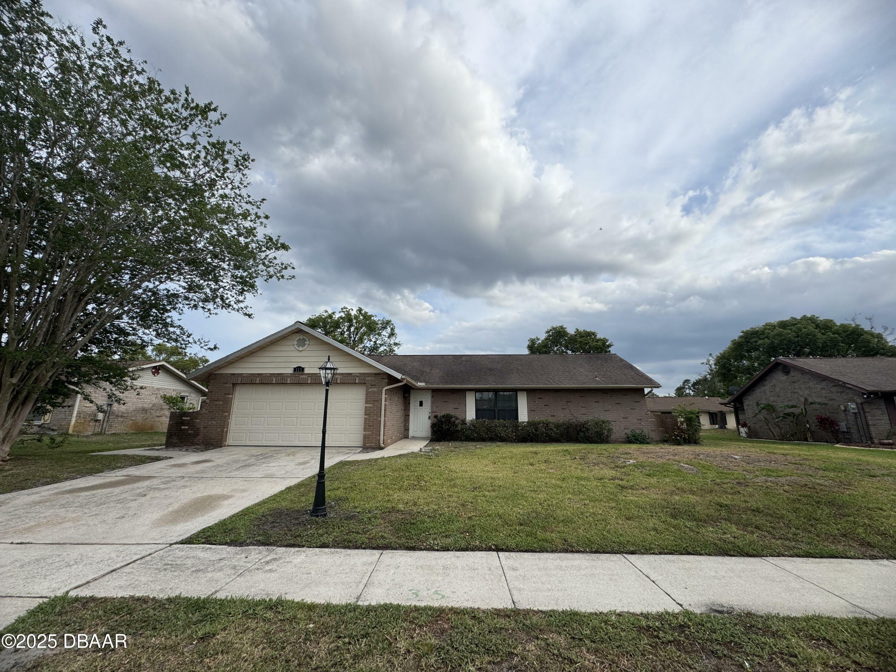 Property Photo: 113 Quaker Ridge Drive FL 32119