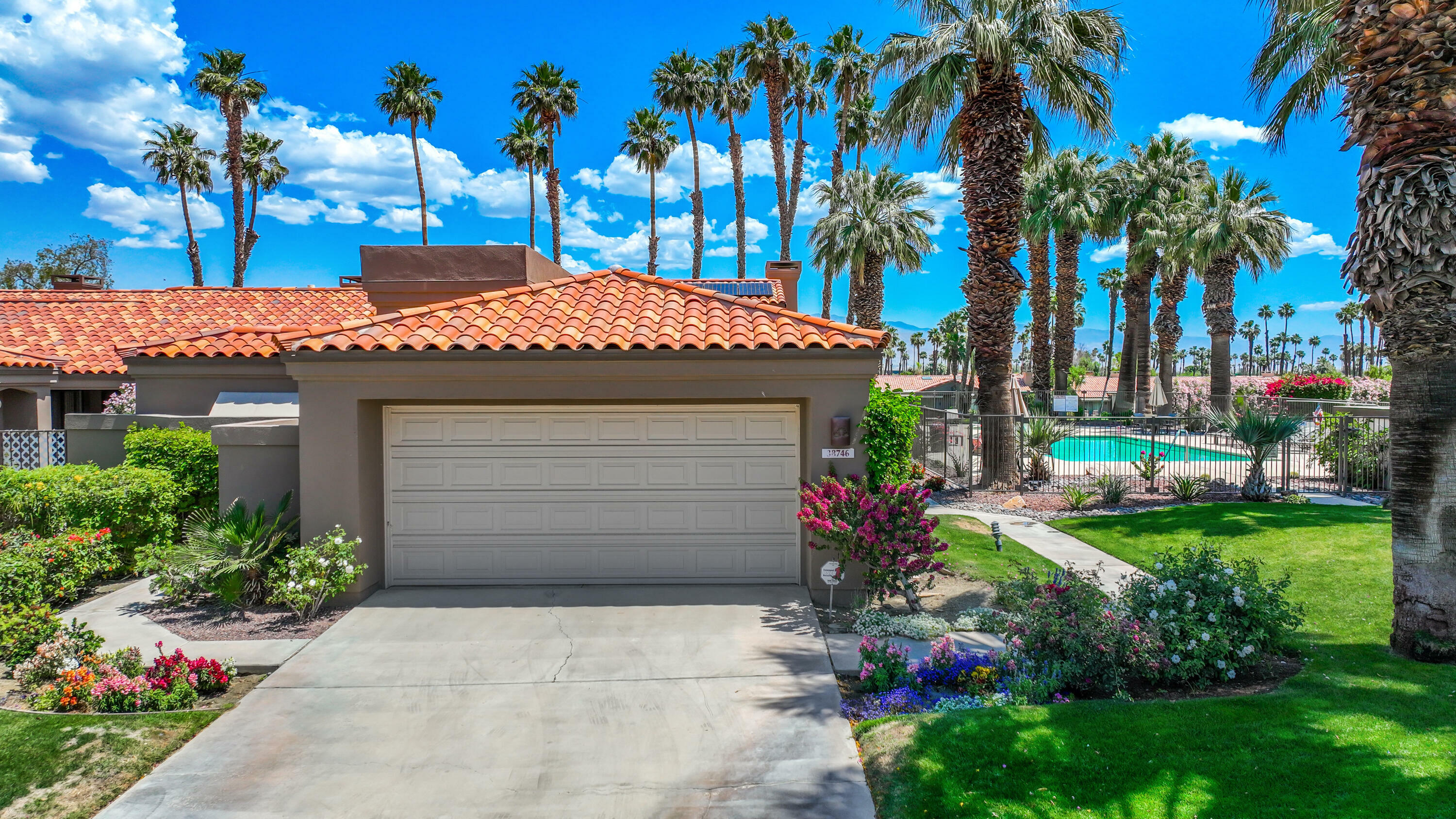 38746 Dahlia Circle  Palm Desert CA 92211 photo