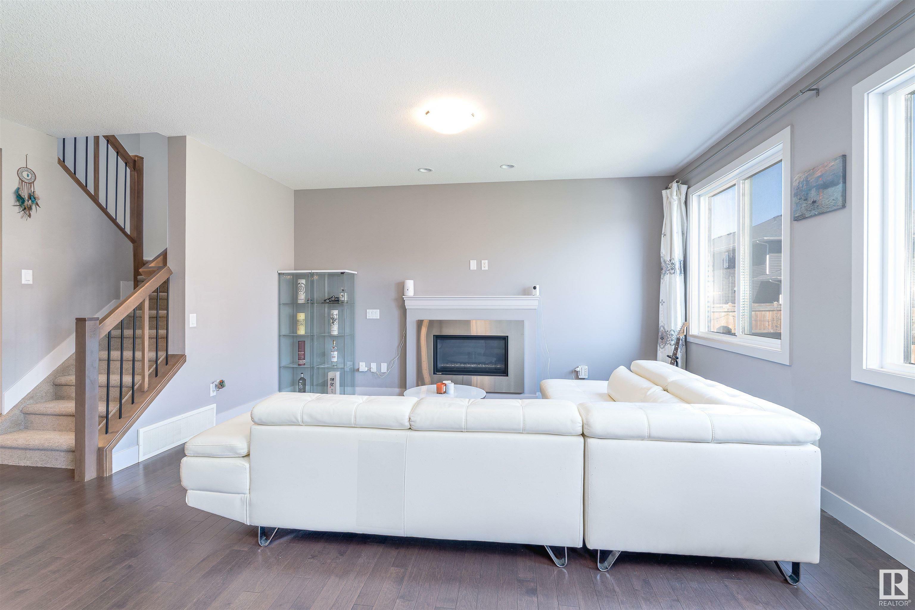Photo de la propriété: 1719 164 Street SW AB T6W 3P6