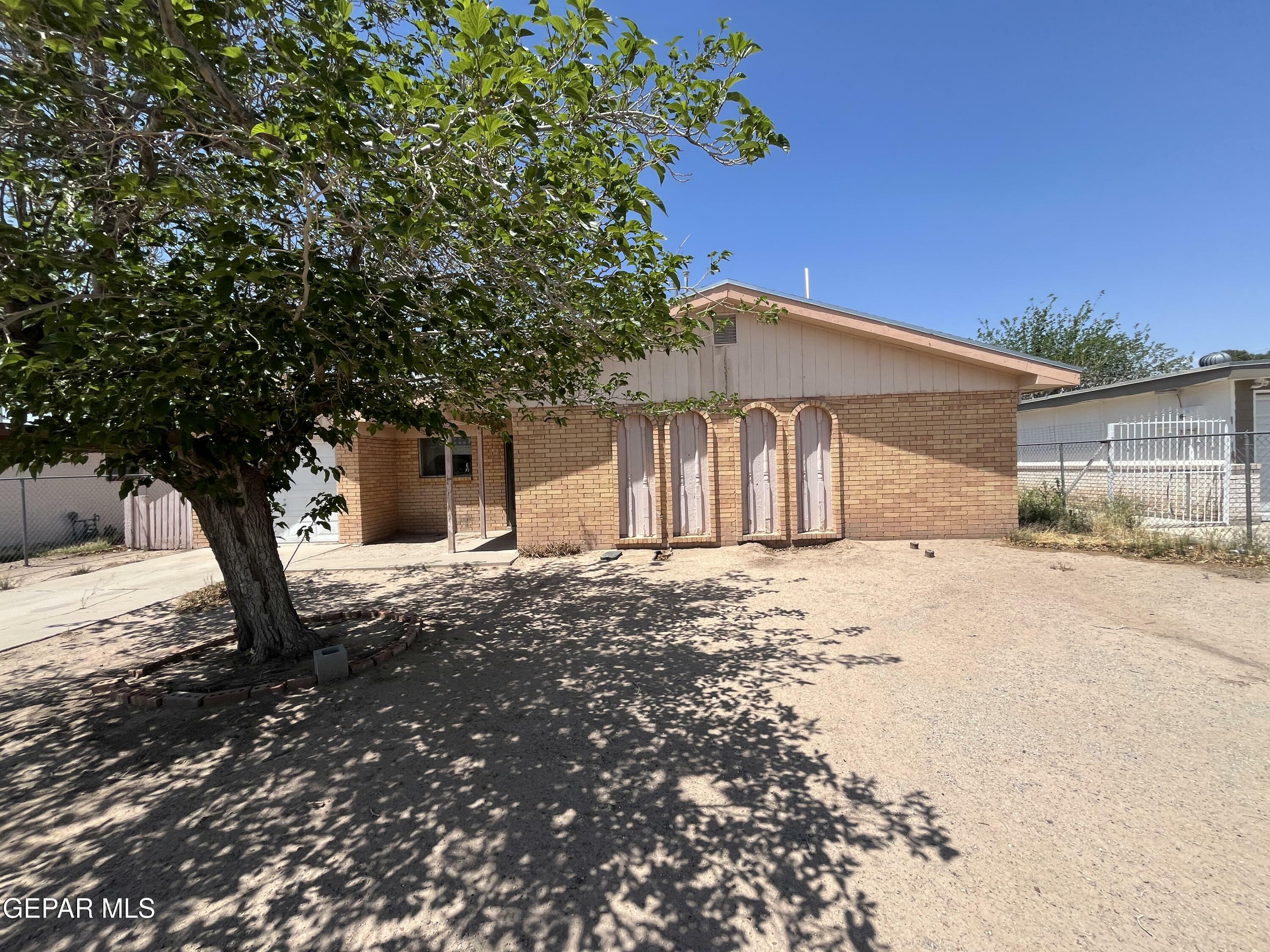 Property Photo: 733 Fall River Road TX 79907