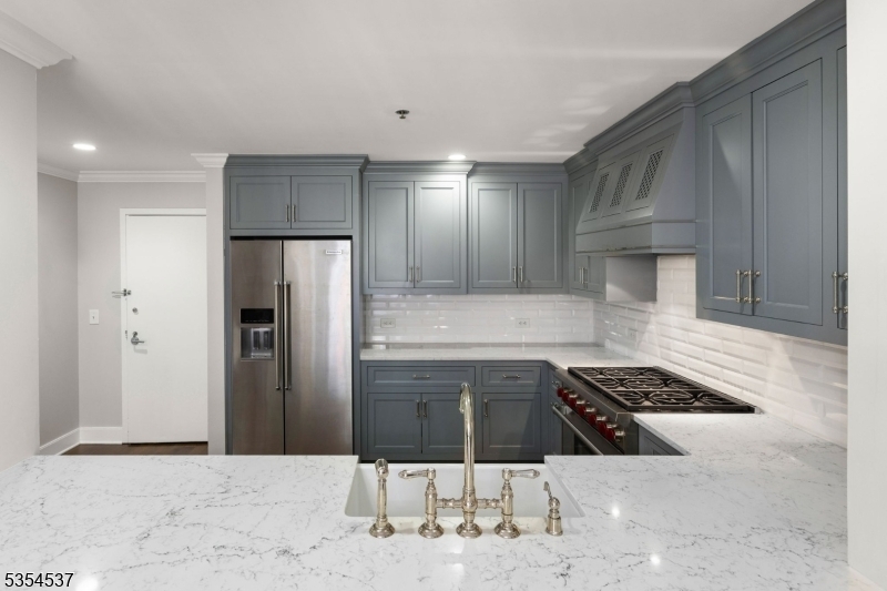 Property Photo: 1125 Maxwell Ln 908 NJ 07030