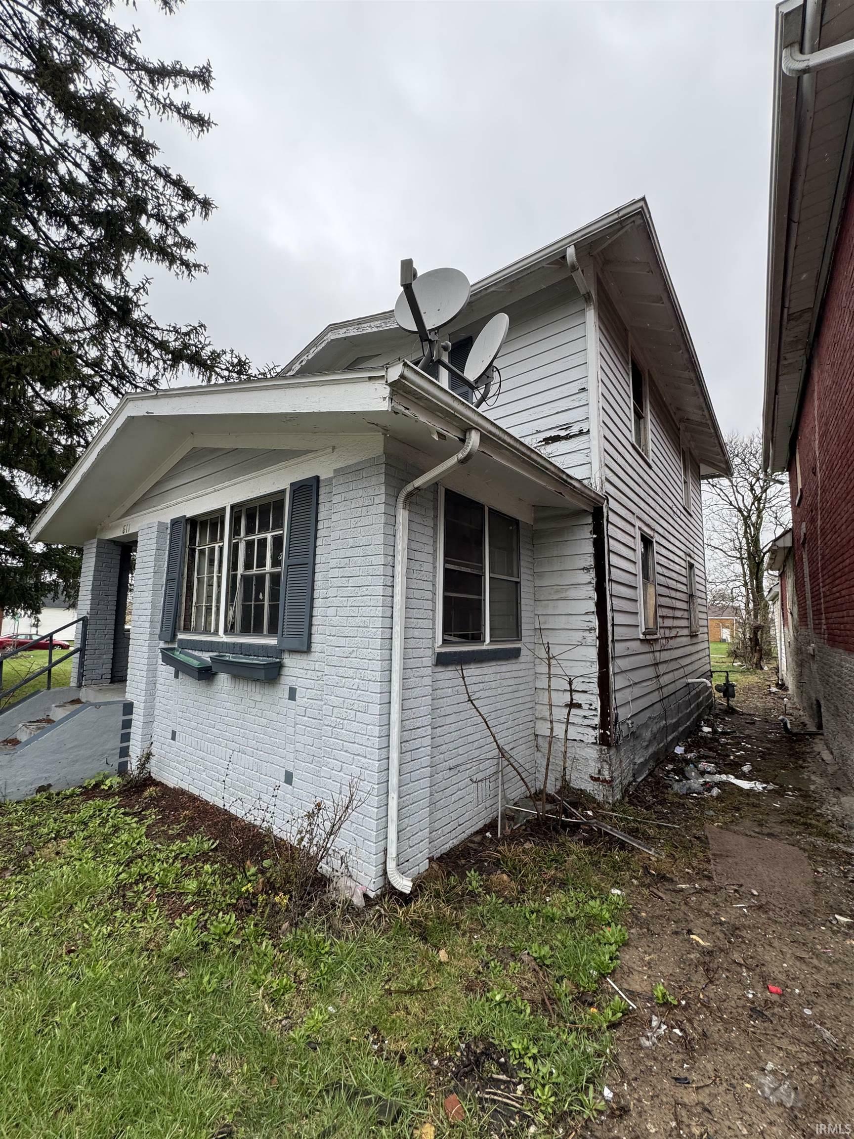 Property Photo: 811 E Lewis Street IN 46803-1157