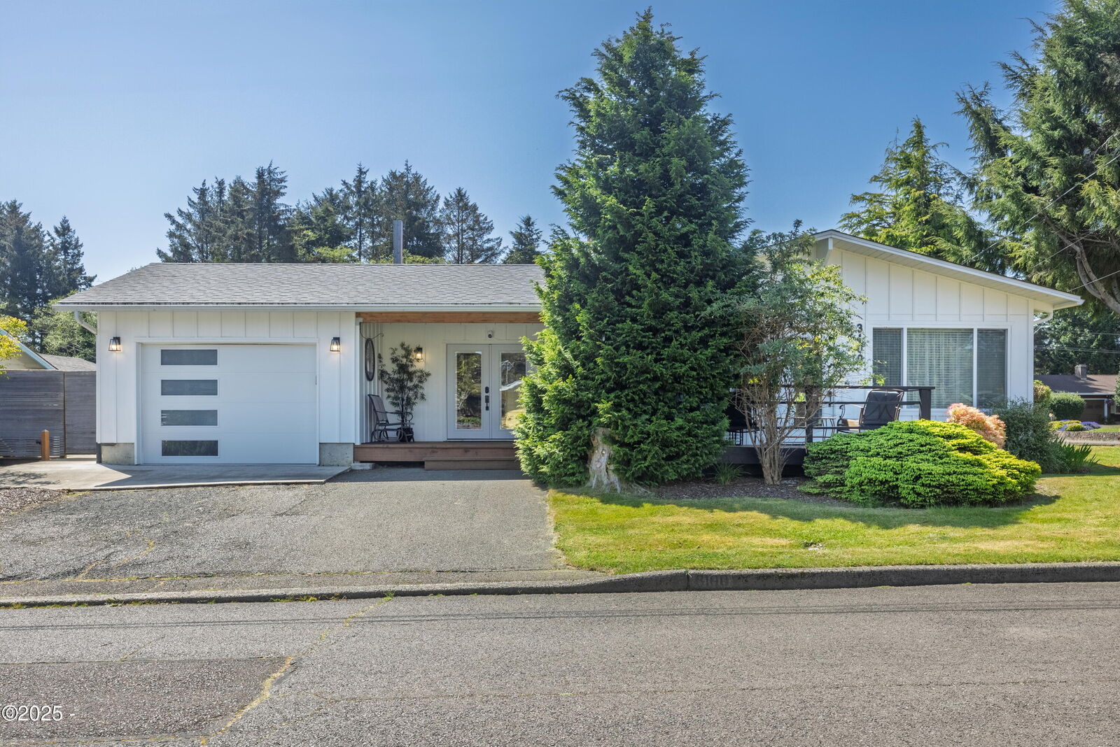 Property Photo: 3100 NE 31st Court OR 97367