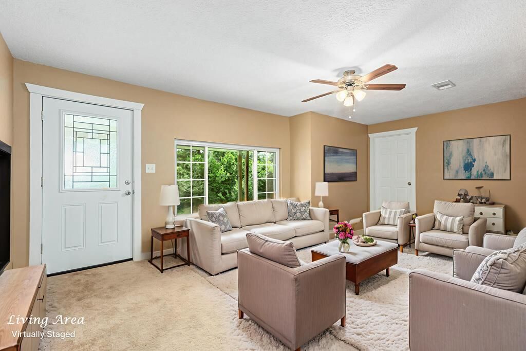 Property Photo:  802 W Elder St  TX 75938 