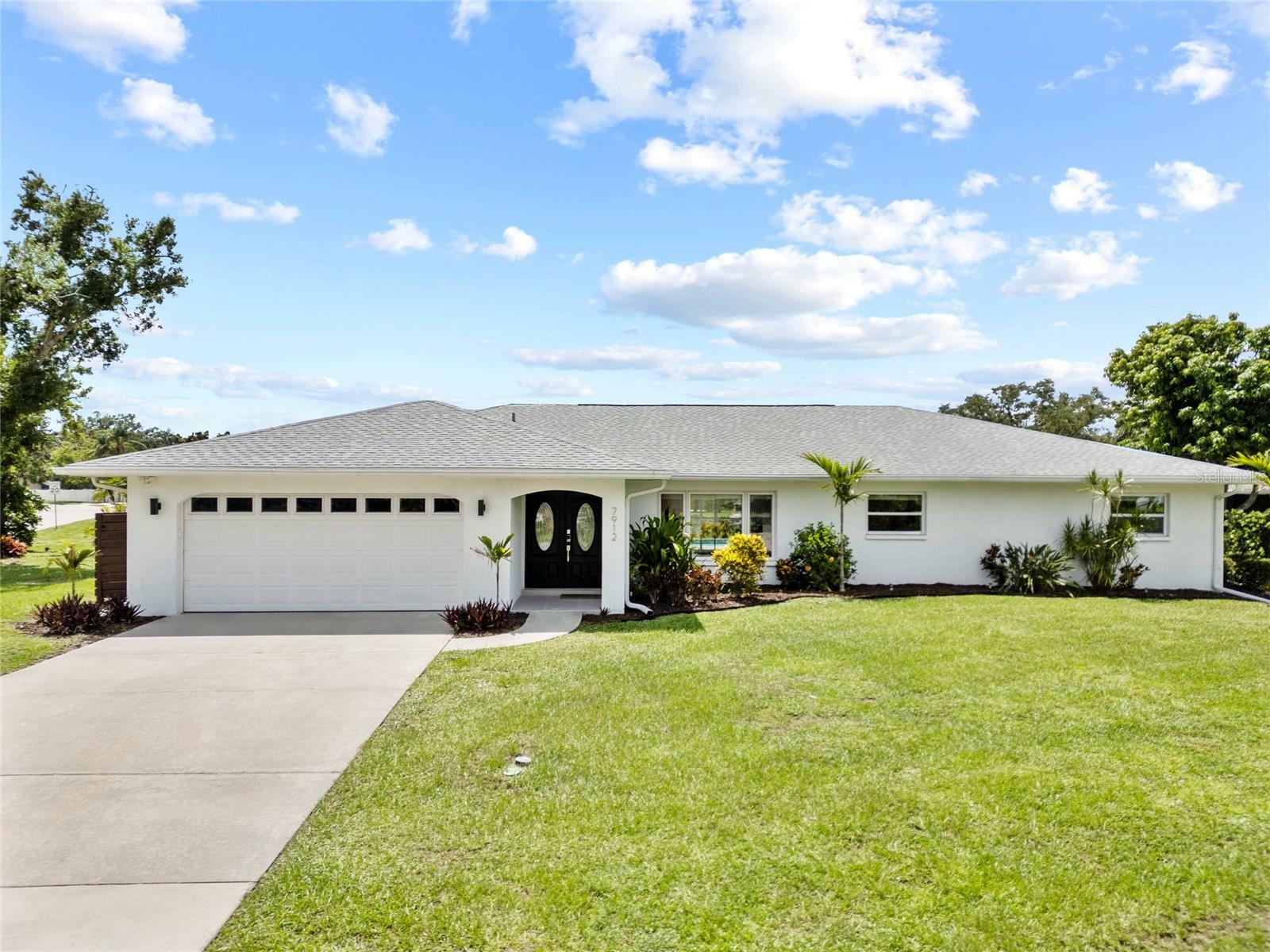 Property Photo: 7912 Estates Drive FL 34243