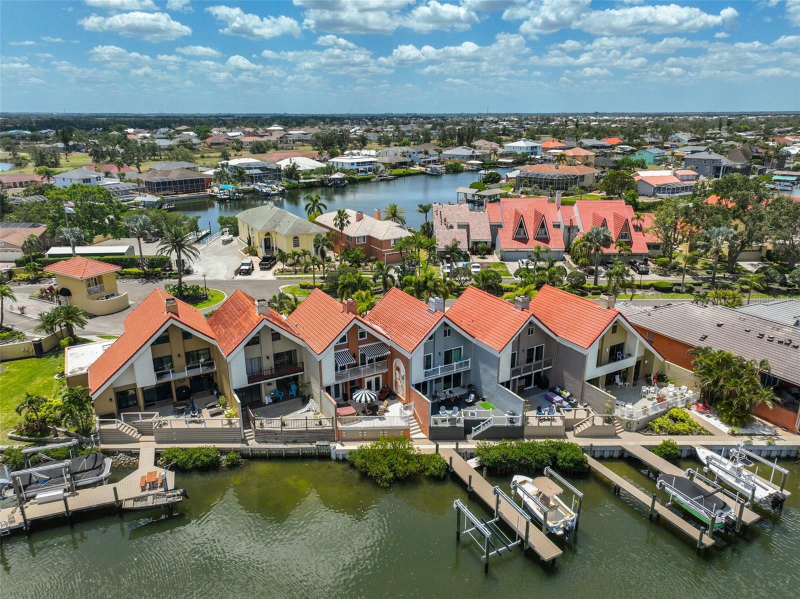 Property Photo: 813 Symphony Isles Boulevard FL 33572