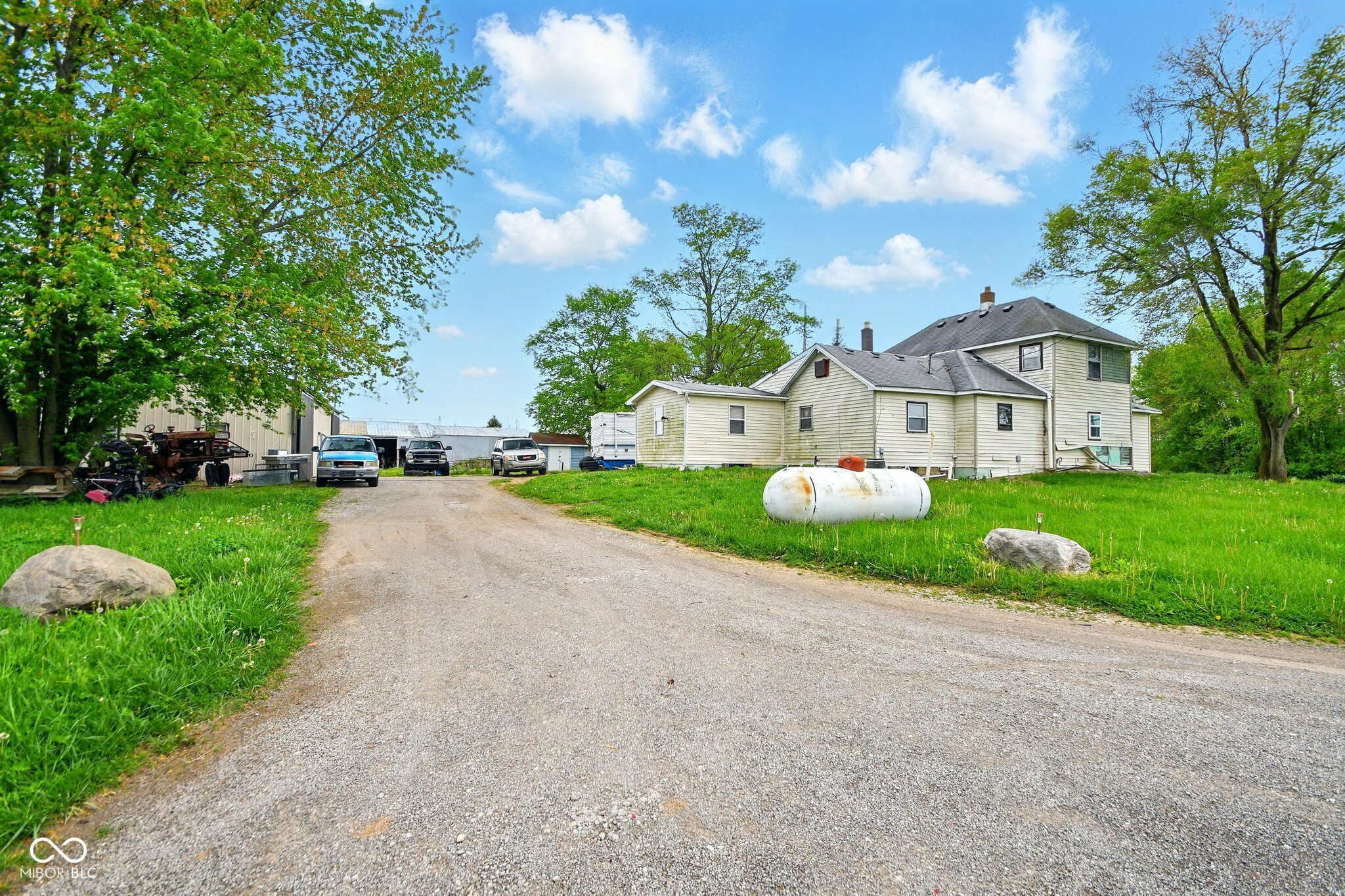 Property Photo: 1170 E 400 S IN 46052