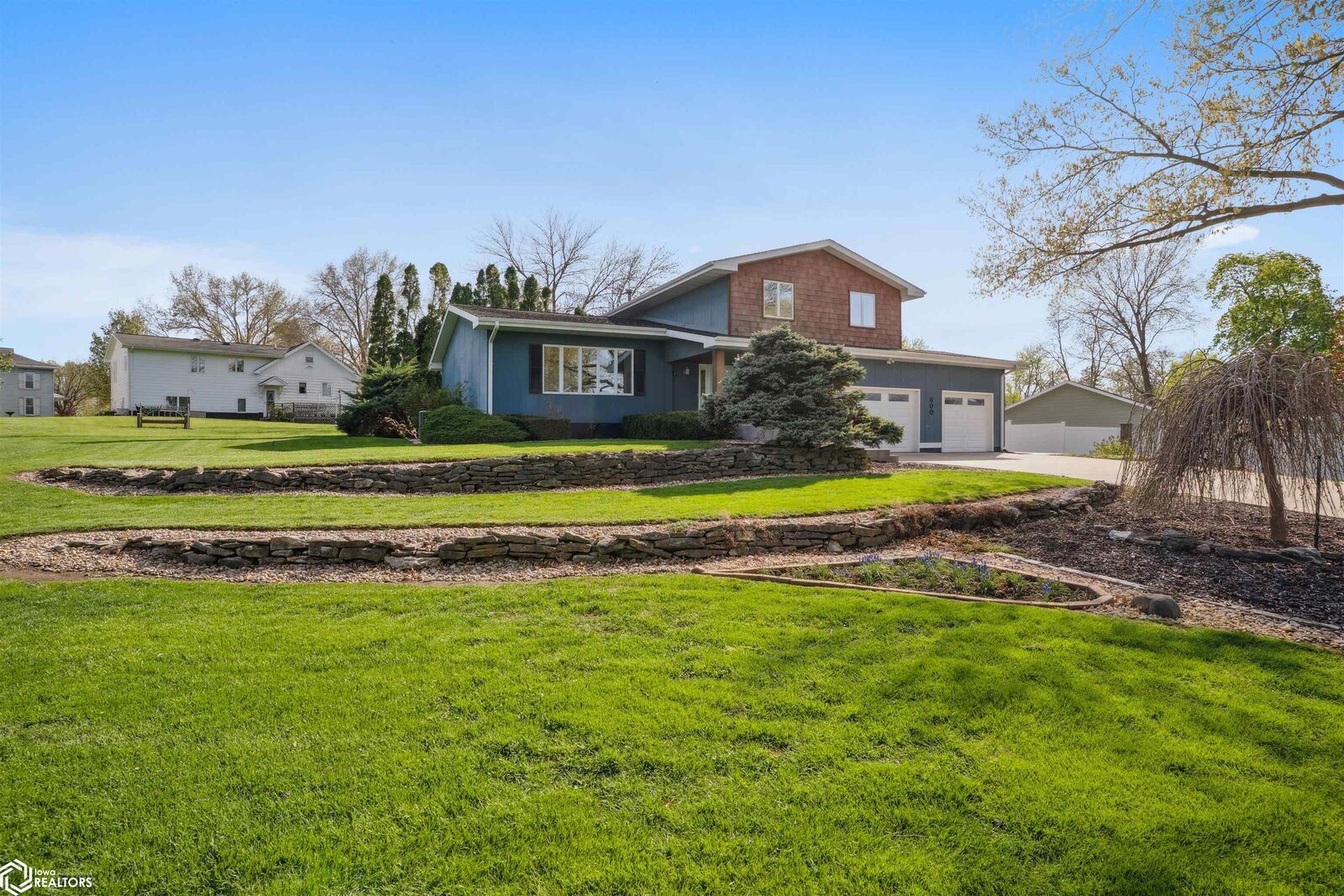 Property Photo:  800 High Street  IA 52637