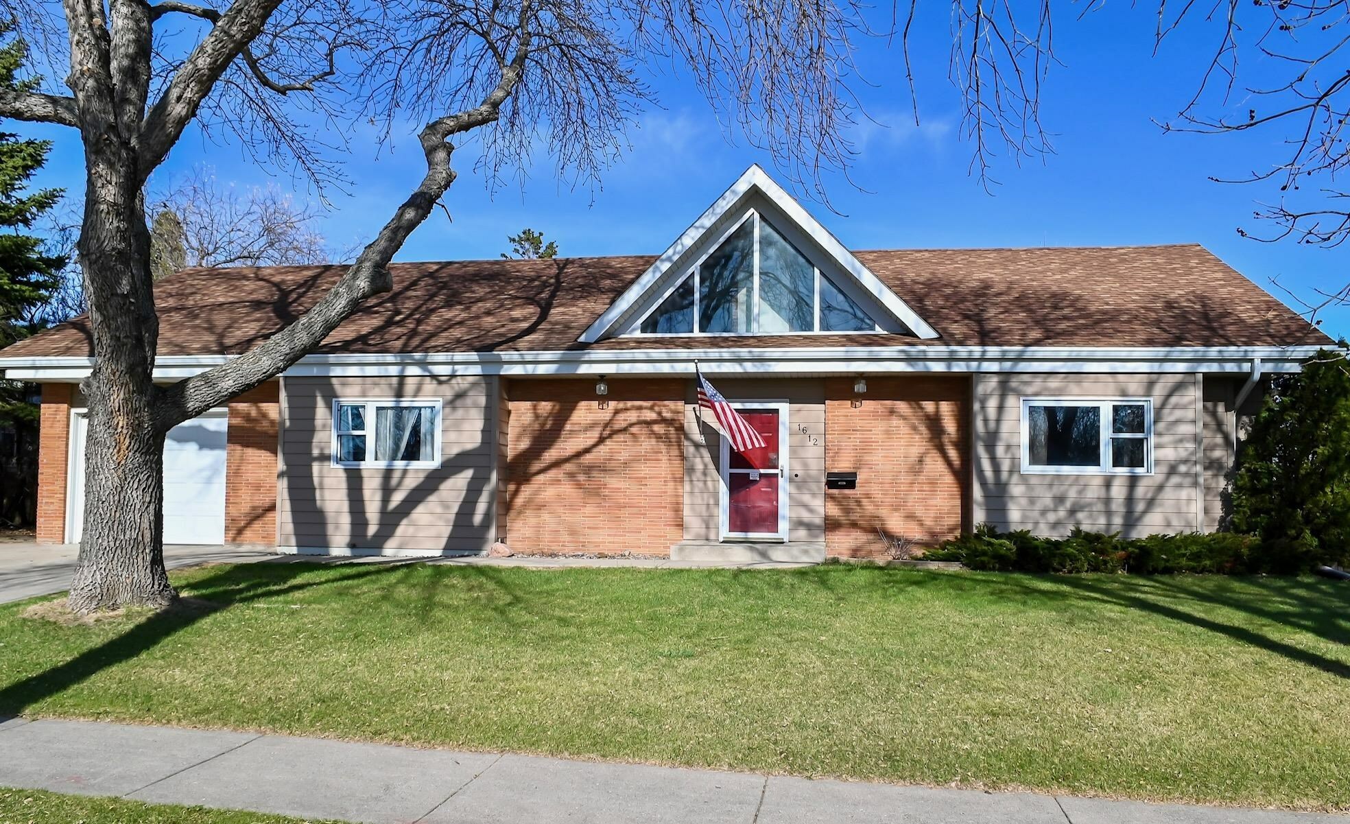 Property Photo: 1612 6th St NW ND 58703