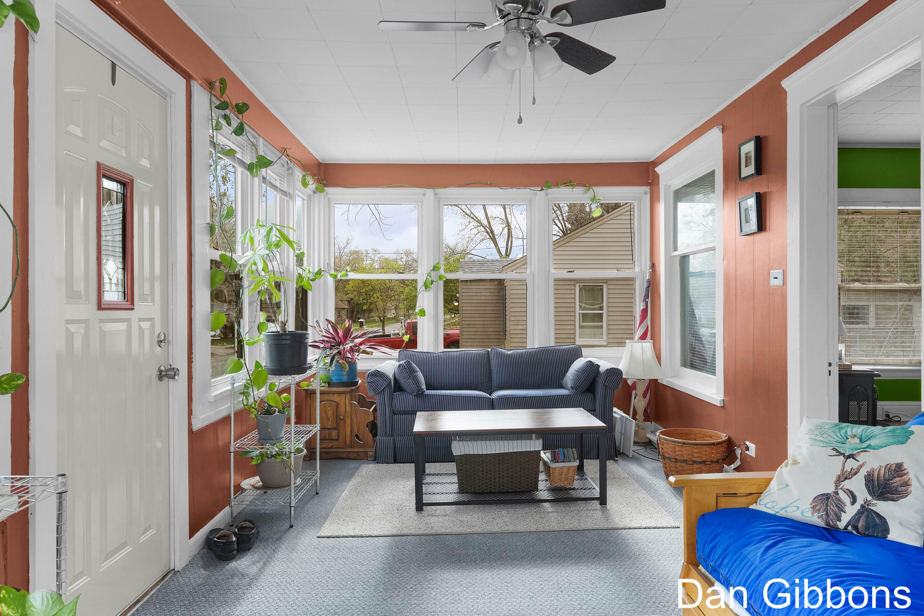 Property Photo: 927 W Grove Street MI 48838