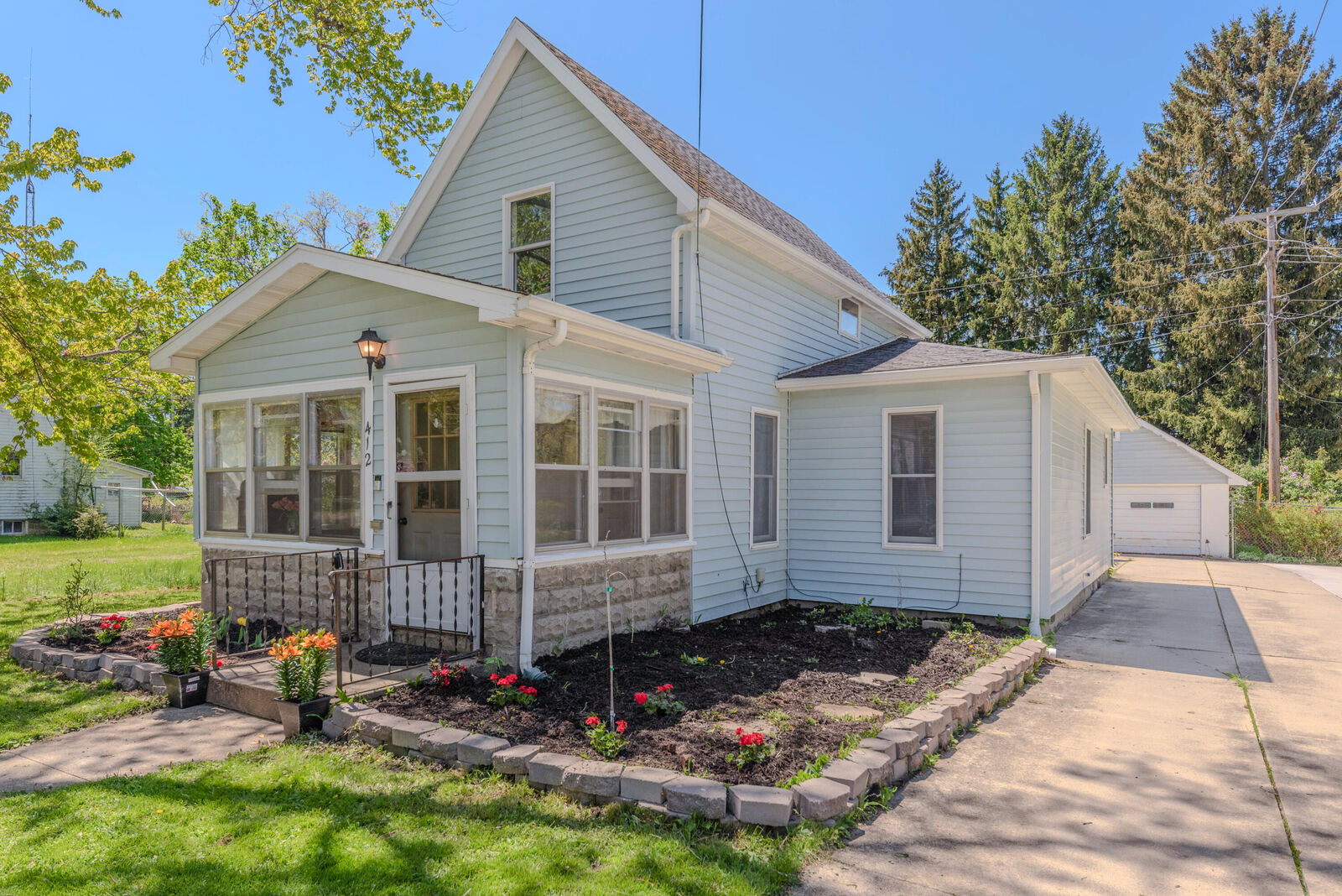 Property Photo: 412 Wilkinson Street MI 48118