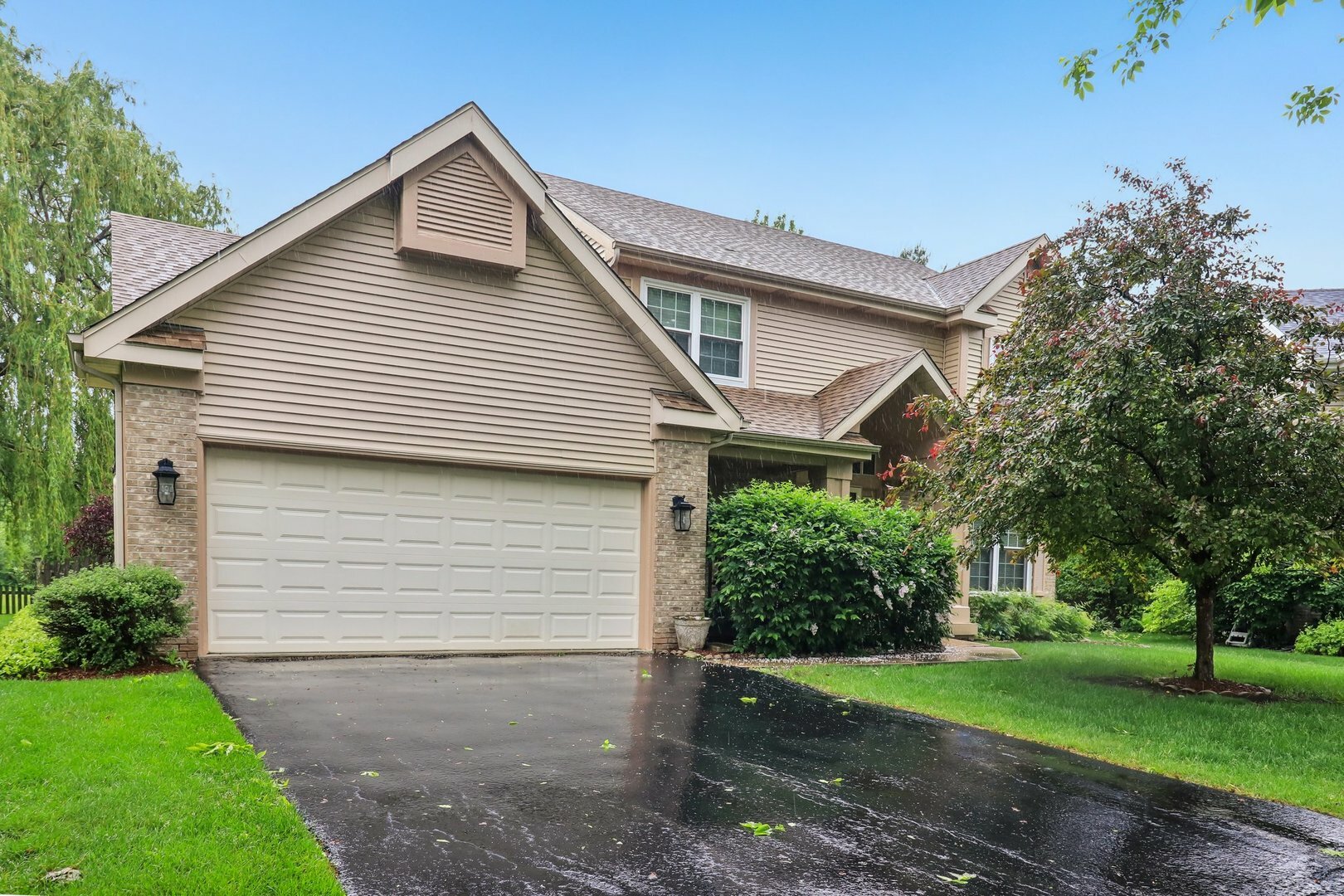 Property Photo: 1187 Hummingbird Lane IL 60030