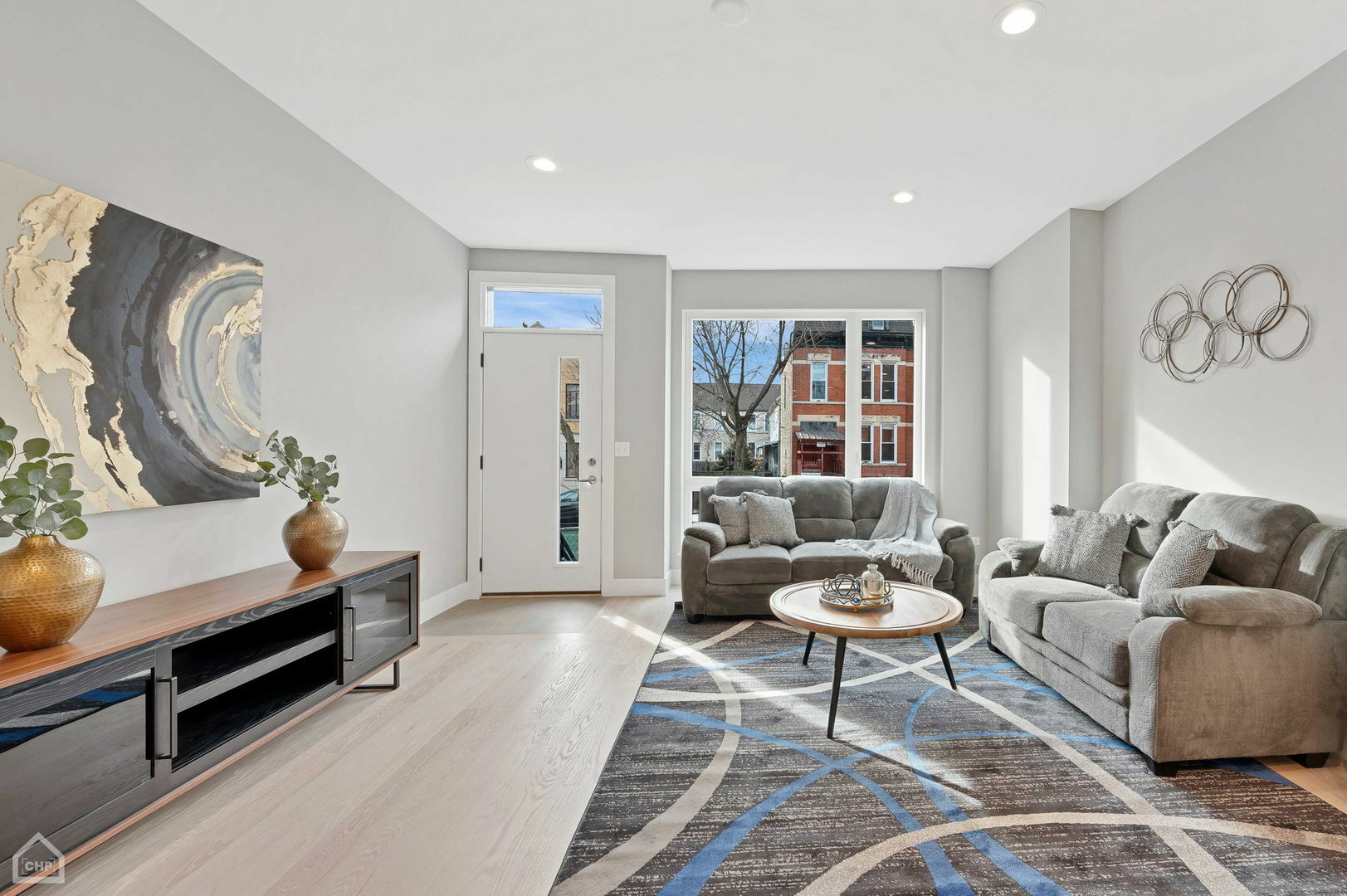 Property Photo: 1024 W 19th Street 1 IL 60608