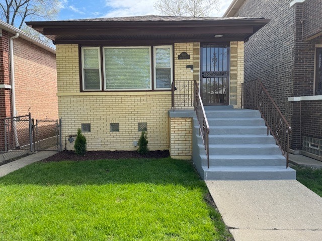 Property Photo: 9319 S Paxton Avenue IL 60617