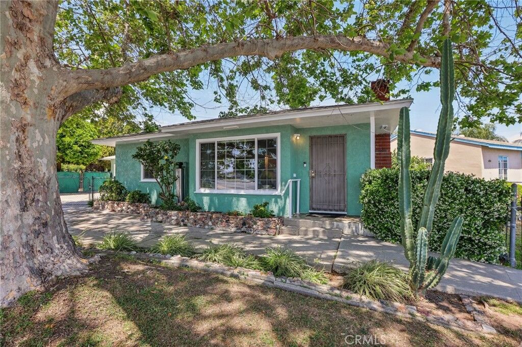 Property Photo:  909 Philadelphia Street  CA 91766 