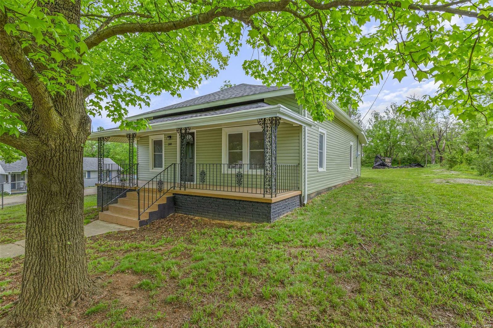 Property Photo: 300 Lewis Street MO 63601