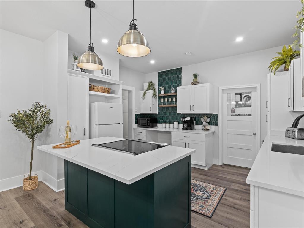Property Photo:  711 W Knox Street  TX 75119 