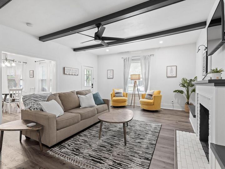 Property Photo: 711 W Knox Street TX 75119