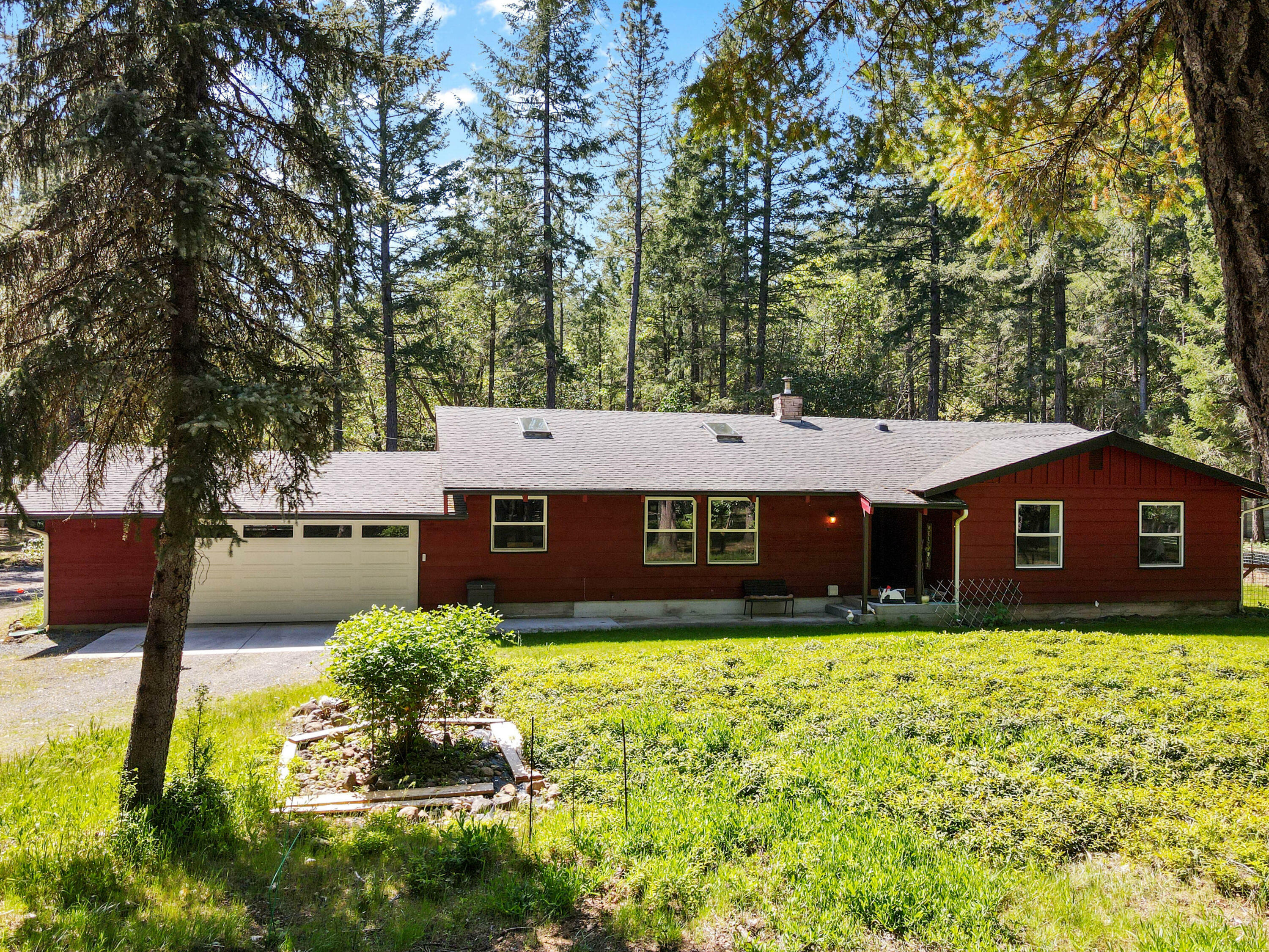 Property Photo: 7077 Rockydale Road OR 97523
