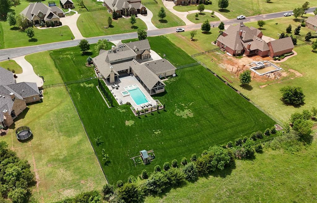 Property Photo: 2501 La Belle Rue OK 73034