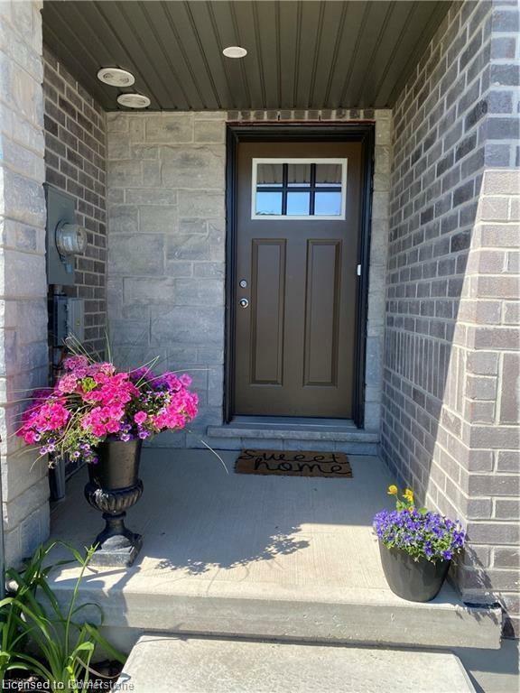 Property Photo: 135 Hardcastle Drive 69 ON N1S 0A3