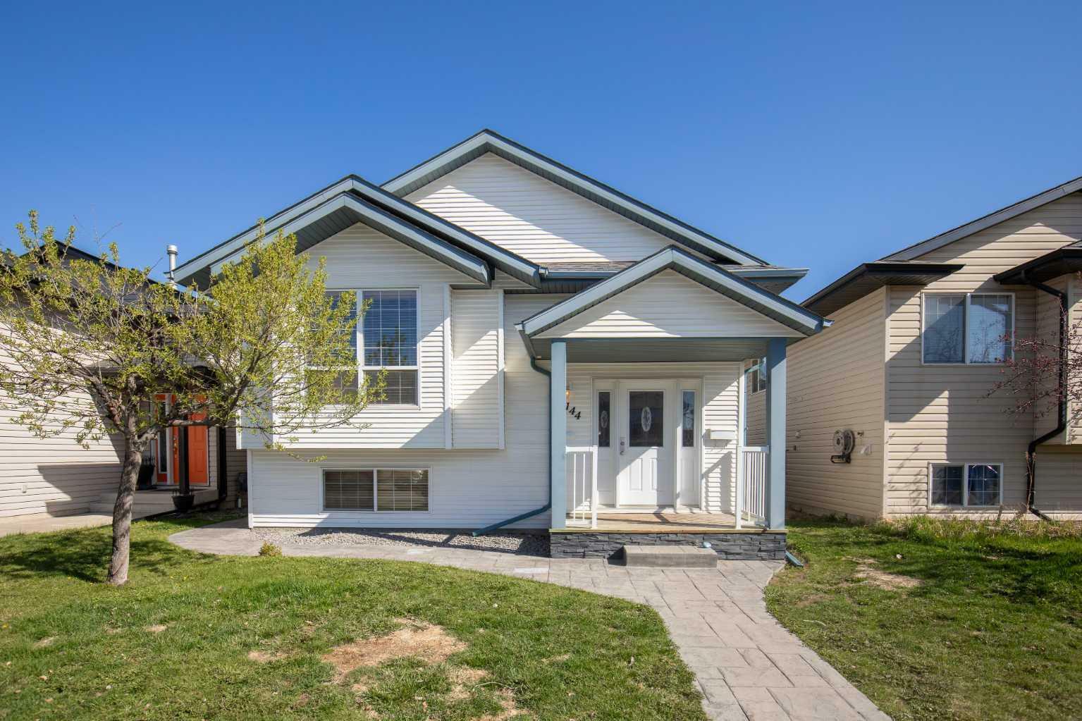 Property Photo: 144 Ireland Crescent AB T4R 3K6