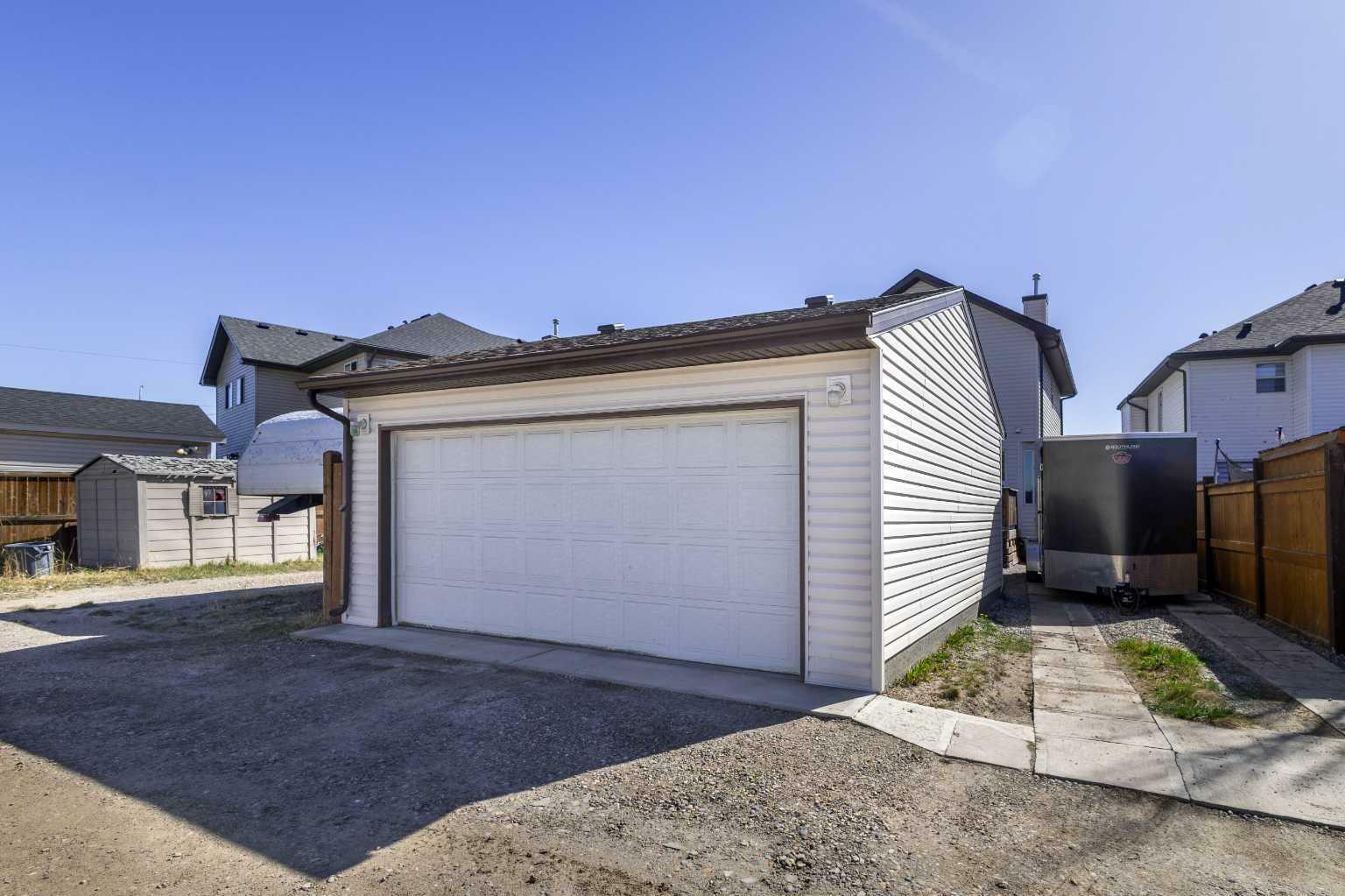 Property Photo:  80 Saddlebrook Common NE  AB T3J 0J6 