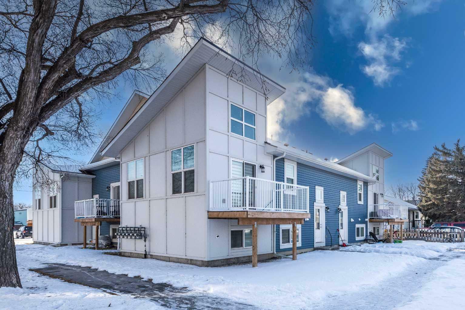 Property Photo: 41 7 Avenue SE 3 AB T1V 1E9