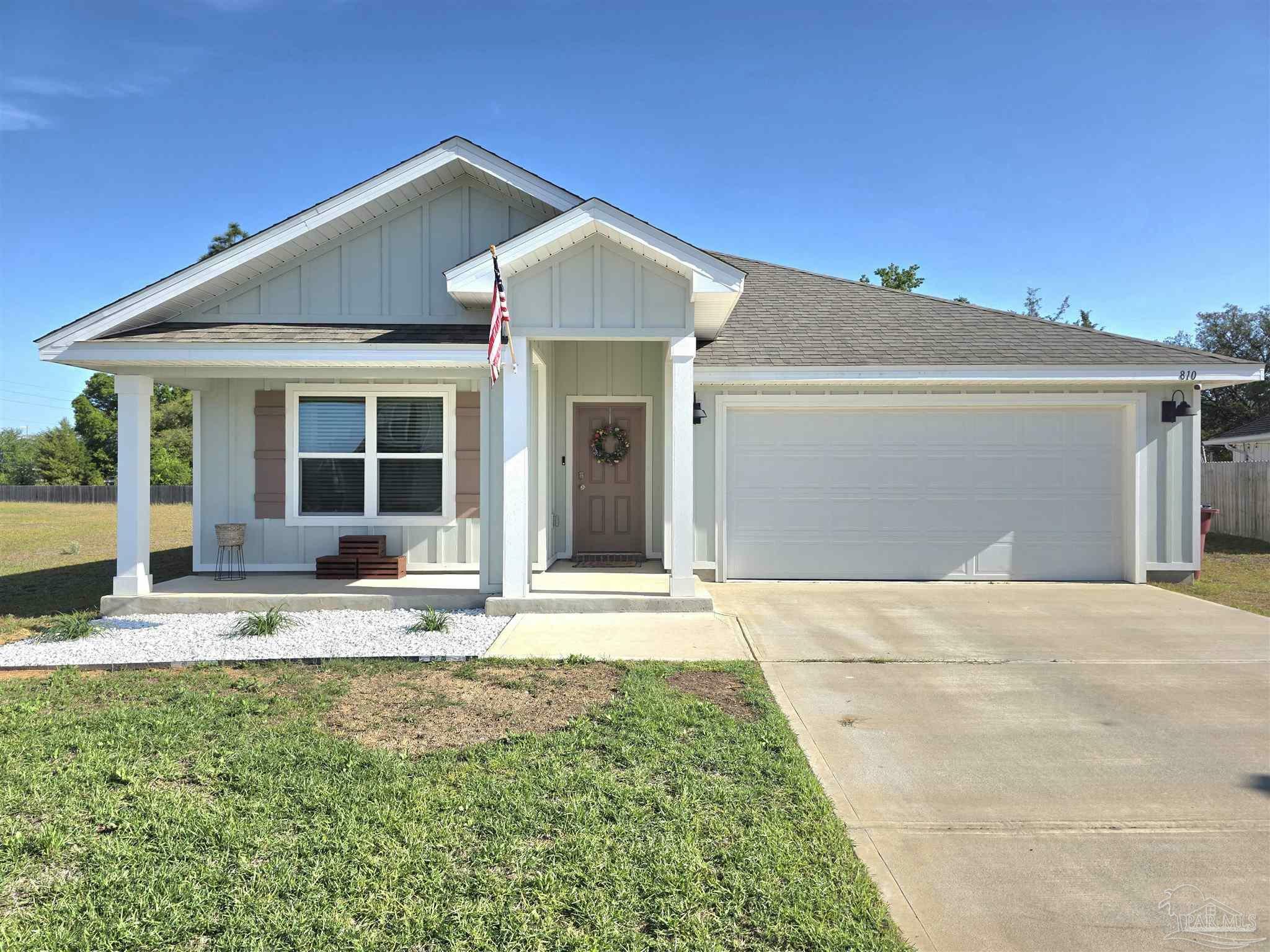 Property Photo: 810 Otto Loop FL 32539