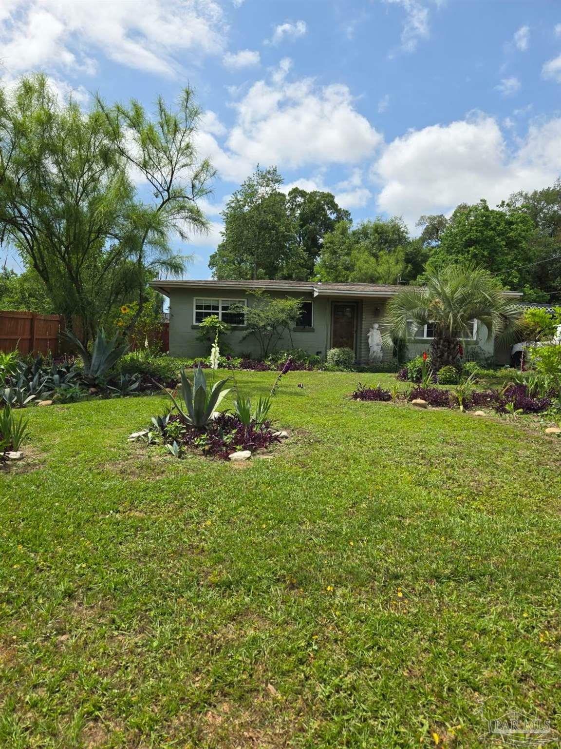 Property Photo: 835 S Madison Dr FL 32505