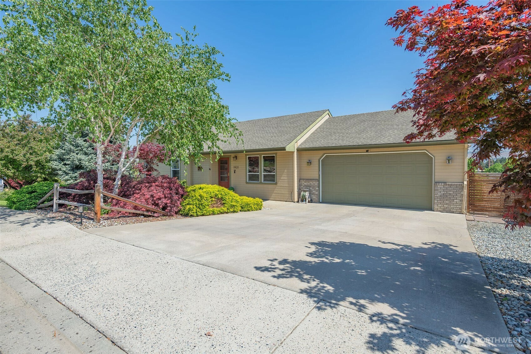 Property Photo: 1921 Hideaway Place WA 98801