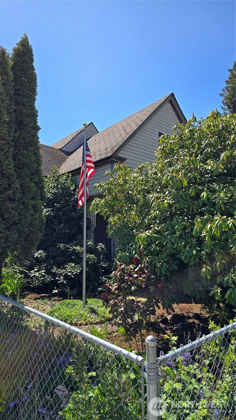 Property Photo: 3104 S 7th Street WA 98405