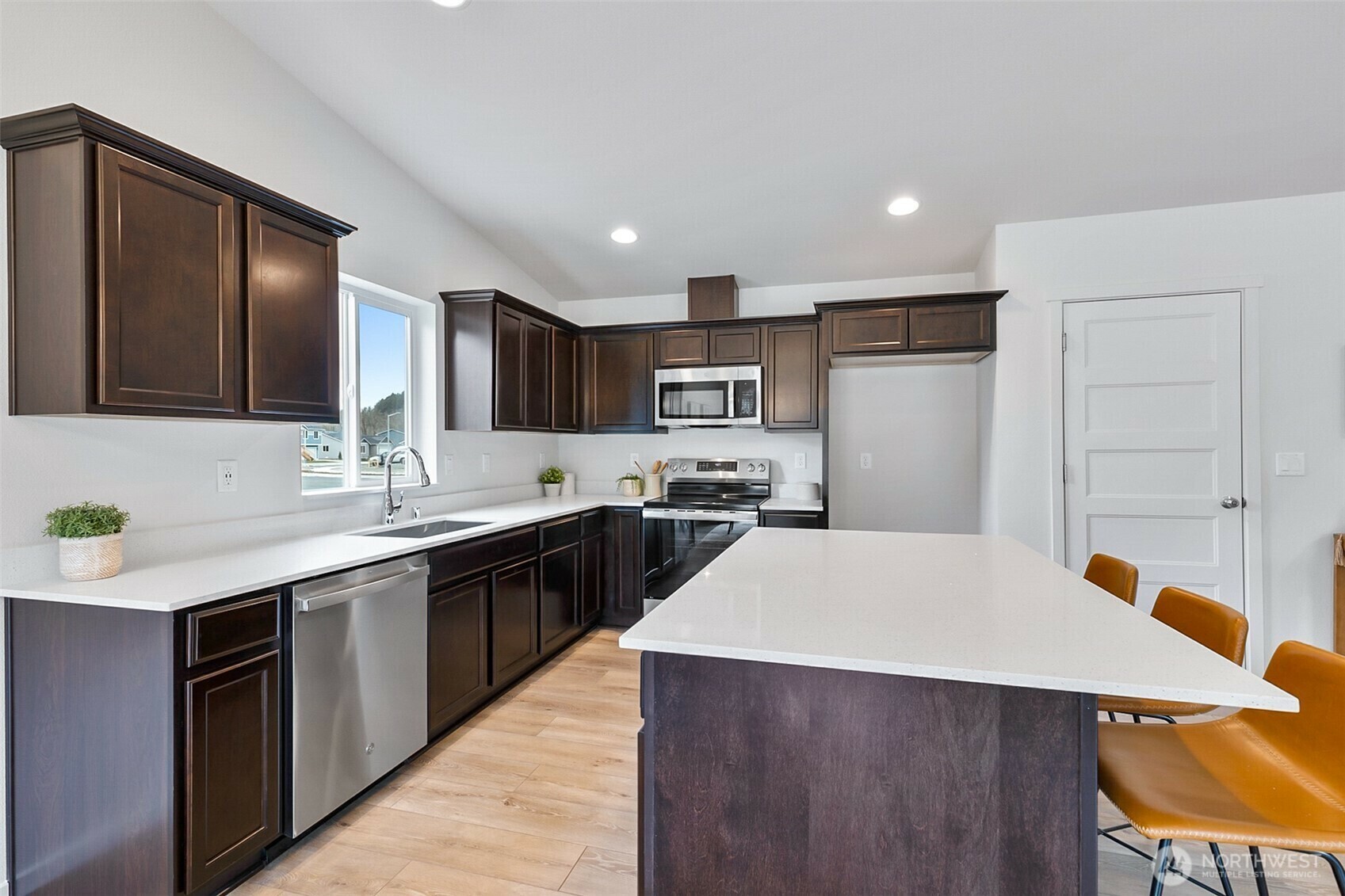 Property Photo: 1618 Birch Court WA 98251