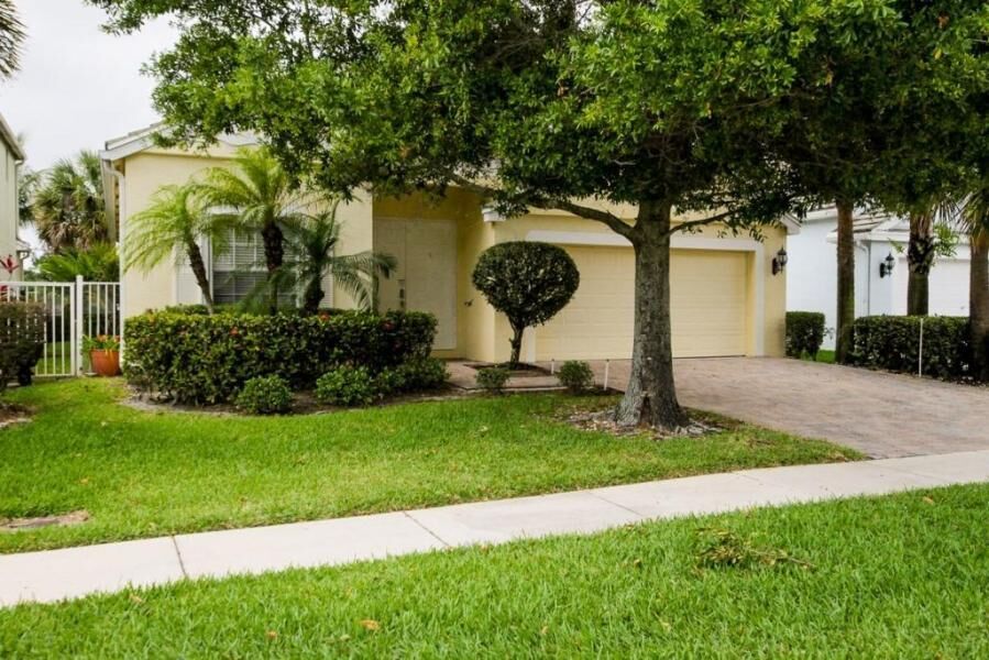 Property Photo:  256 Kensington Way  FL 33414 