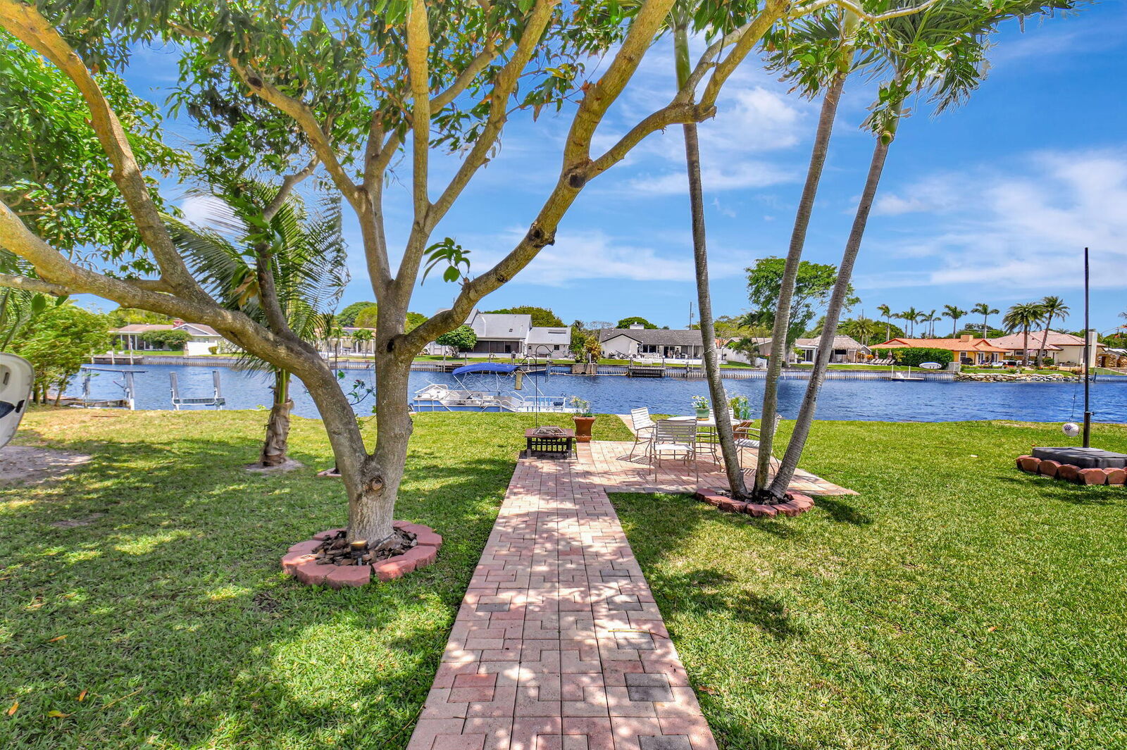 Property Photo: 147 Oregon Lane FL 33487