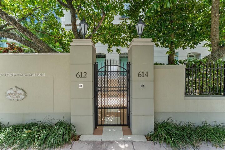 Property Photo: 614 Valencia Ave 103 FL 33134