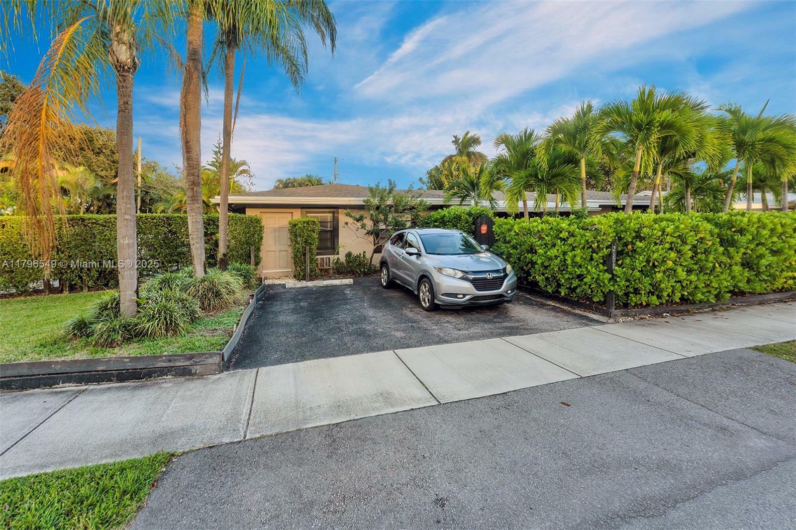 Property Photo: 2808 Middle River Dr FL 33306