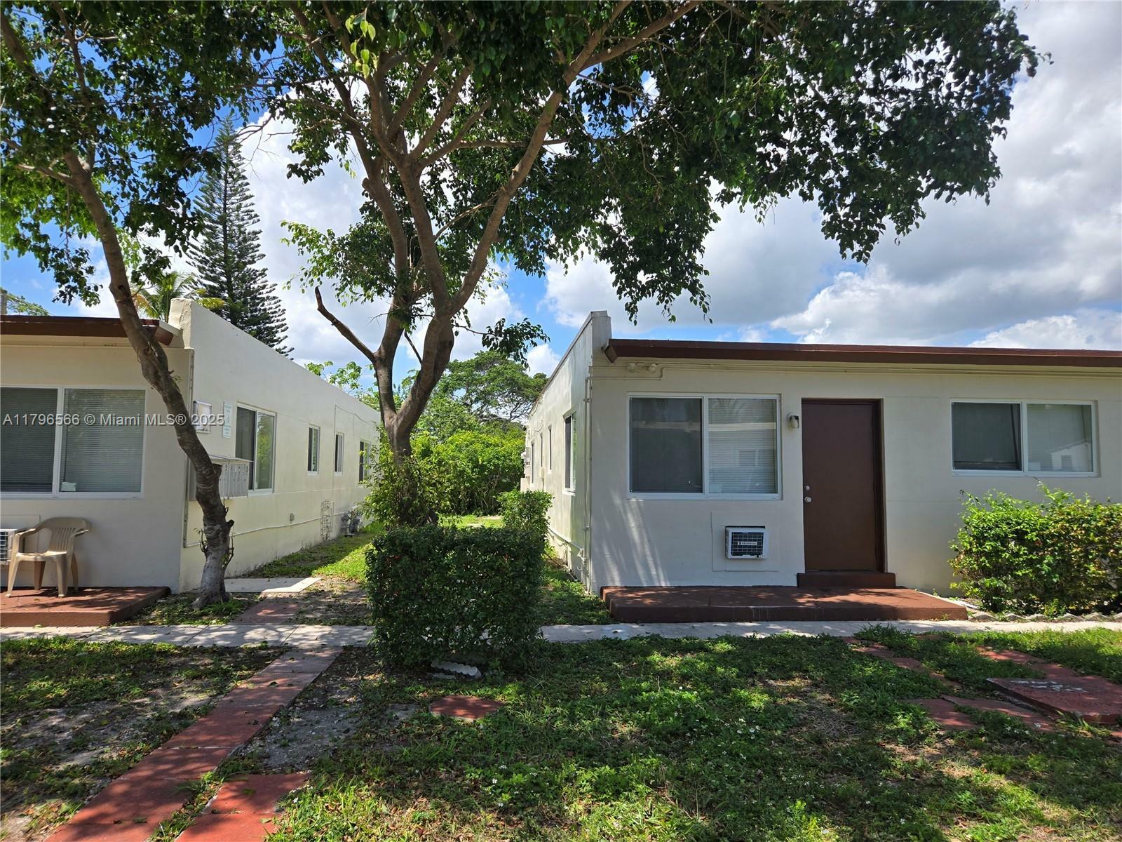 Property Photo: 2246 Fillmore St FL 33020