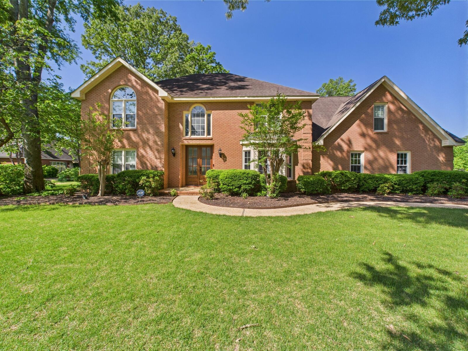 Property Photo: 113 Brooke Dr AL 35661 - MUSCLE S