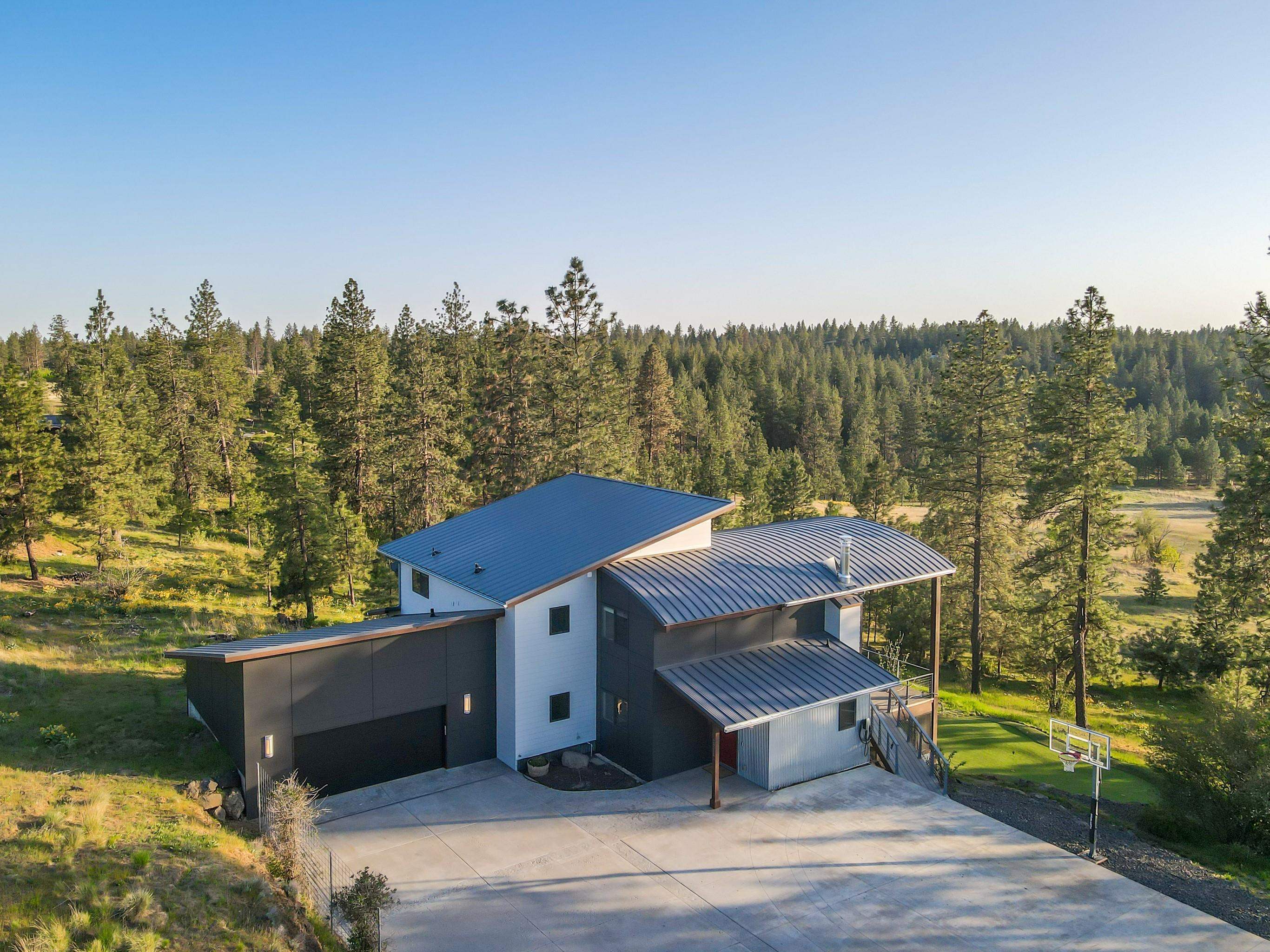 Property Photo: 2211 N Palisades Ln WA 99224