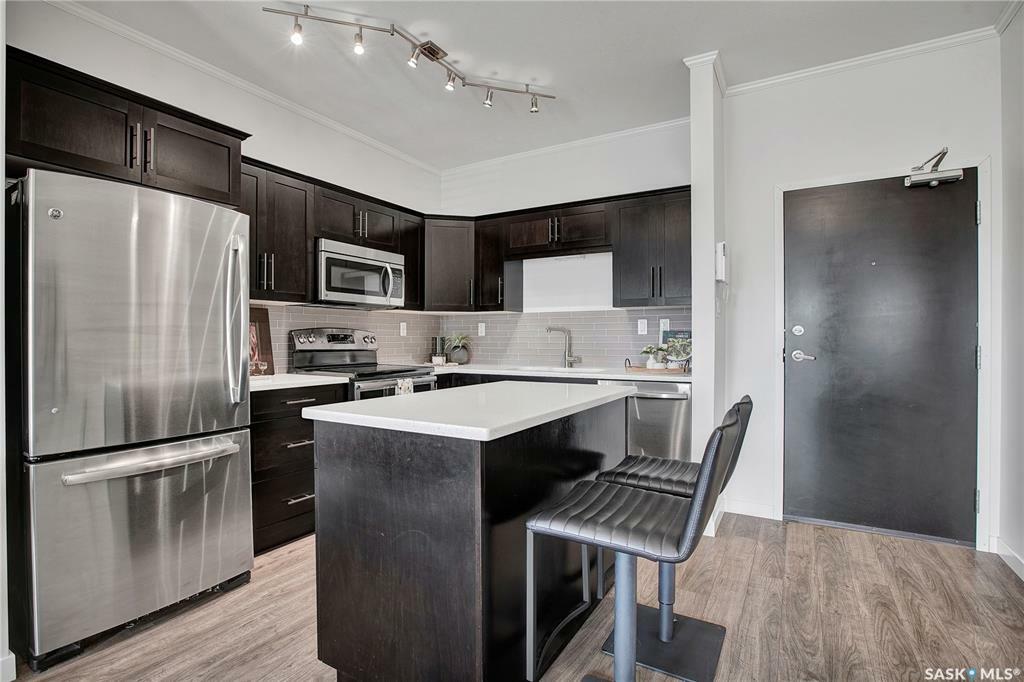 Property Photo: 545 Hassard Close 102 SK S7L 6V3