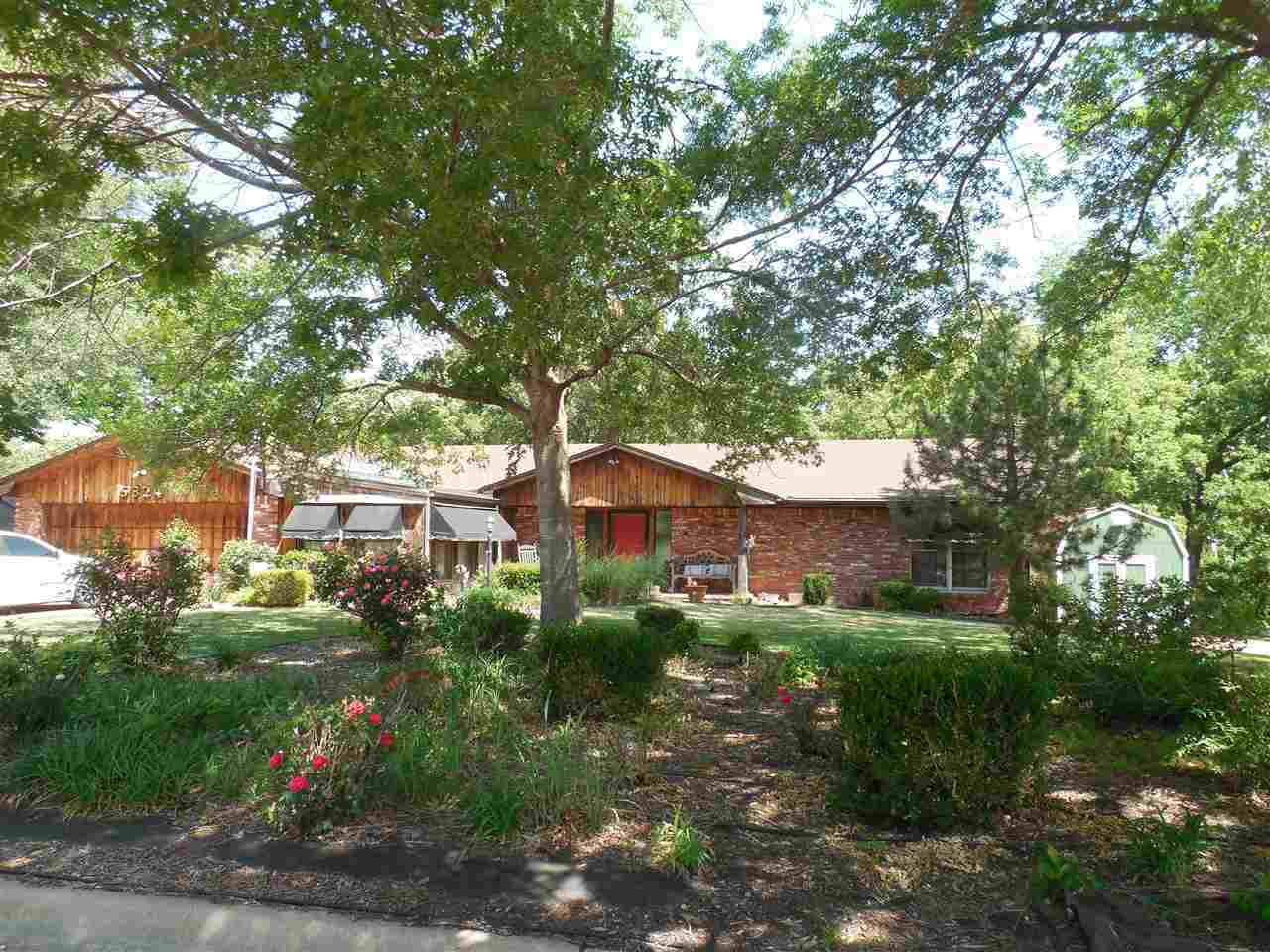 Property Photo: 5324 W Country Club Drive OK 74074