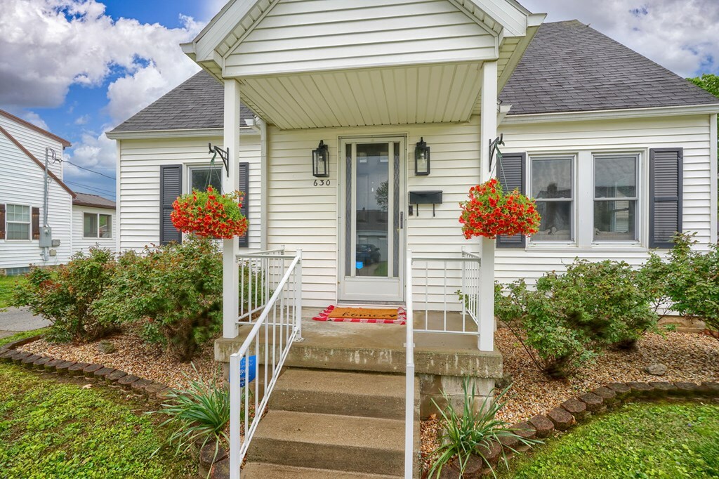 Property Photo: 630 Oneida Road OH 45601