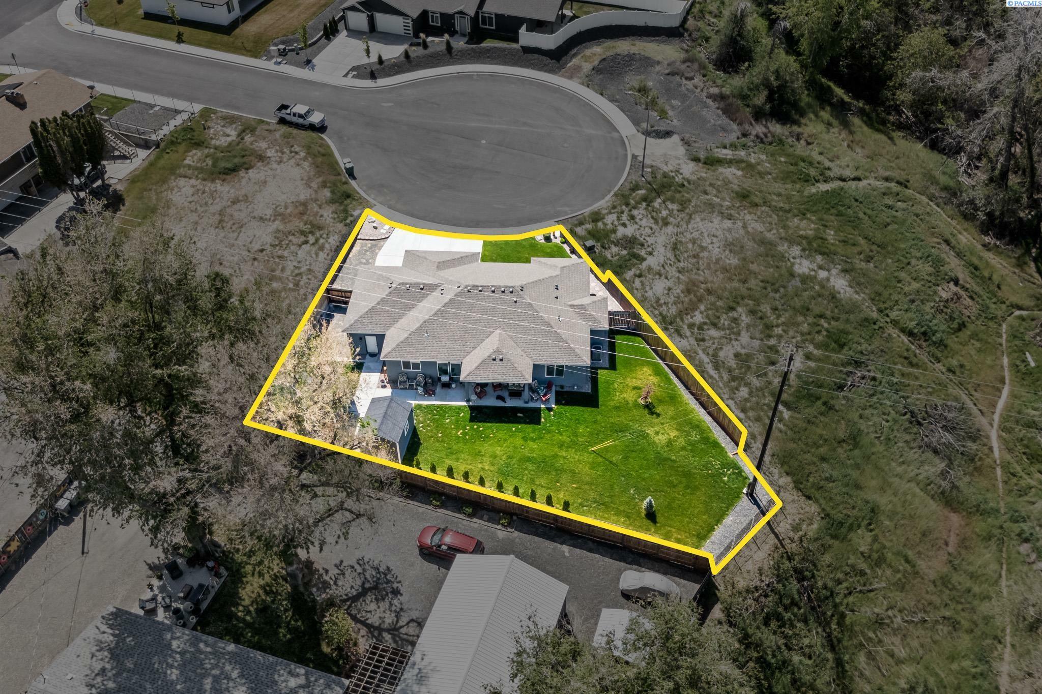 Property Photo: 2526 W 19th Court WA 99338