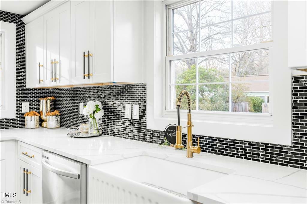 Property Photo: 900 Gales Avenue NC 27103