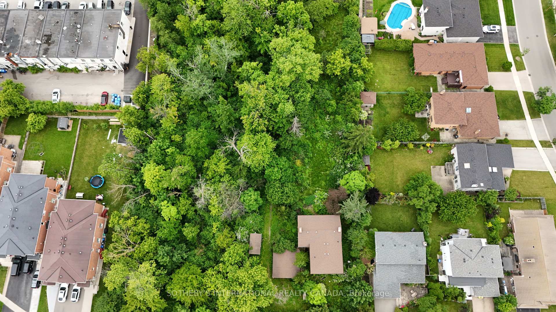 Photo de la propriété: 1050 Burnhamthorpe Road E ON L4Y 2X6