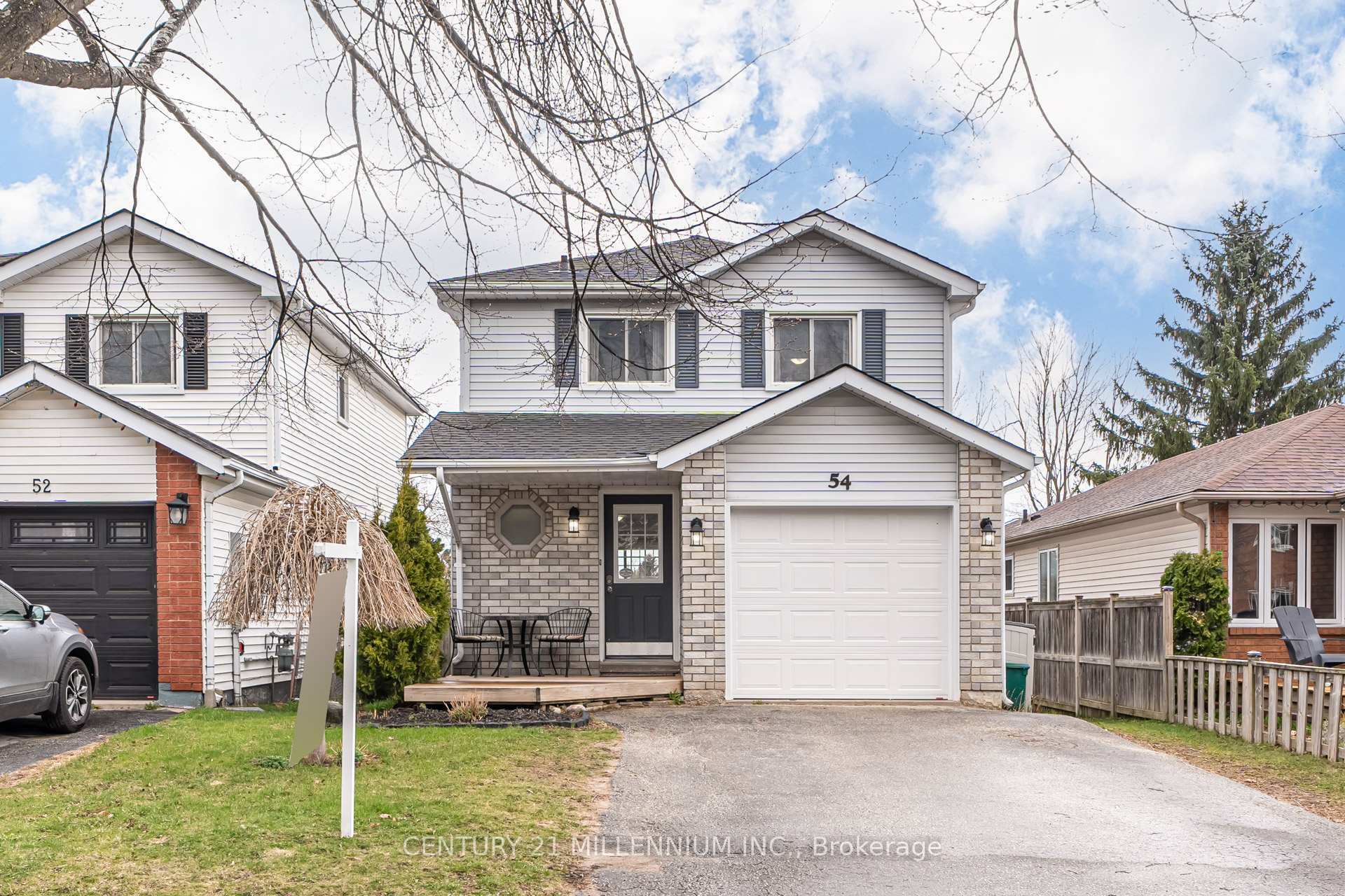 Property Photo: 54 Arthur Avenue ON L4M 6H5