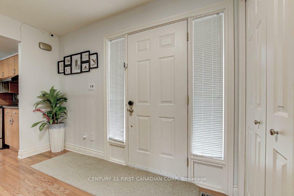 Photo de la propriété: 1578 Birchwood Drive ON N6K 4X3